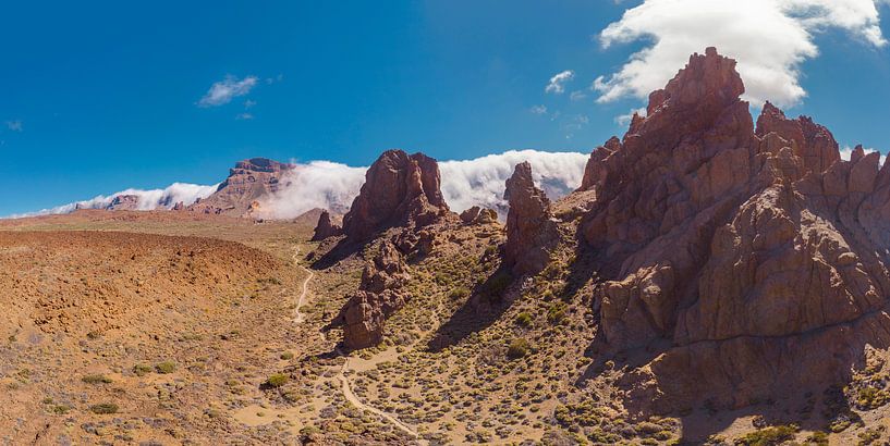 Roques de García, El Teide, wolken kruipen over de kraterrand, La Orotava, Santa Cruz de Tenerife, T van Rene van der Meer
