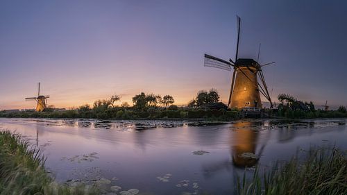 Panorama verlicht Kinderdijk