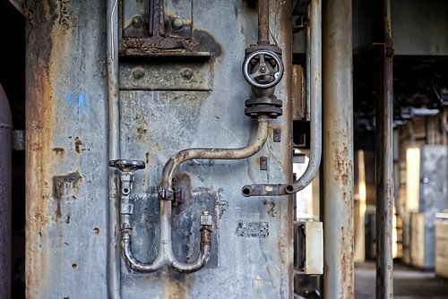 The language of steel and time, the valve closed.