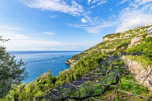 Blick von Minori auf die Amalfiküste in Italien
