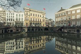 De Winkel van Sinkel and its reflection in Utrecht’s Oudegracht by André Blom Fotografie Utrecht