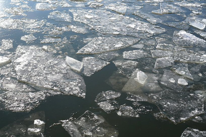 Eisschollen auf der Elbe im Winter von Heiko Kueverling