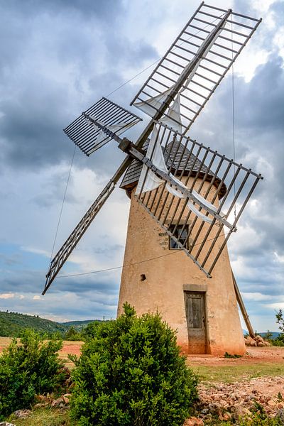 Windmolen in La Couvertoirade, een tempeliers stadje in de Aveyron von 7Horses Photography