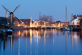 Blue hour at the Galgewater in Leiden by Floris Kleyn
