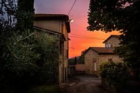 Zonsondergang in een Toscaans dorpje