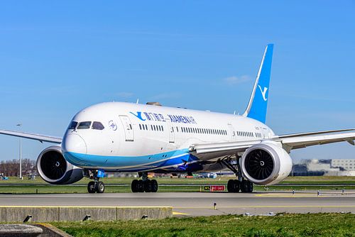 Taxiënde Xiamen Air Boeing 787-8 Dreamliner.