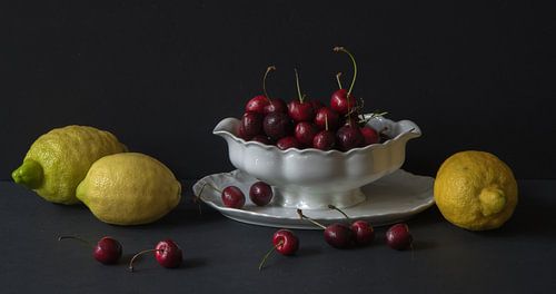 Nature morte aux cerises et aux citrons
