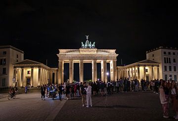 Berlin - Brandenburger Tor bei Nacht (Format 2) von t.ART