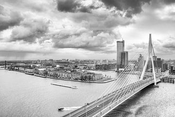 Erasmus Bridge Rotterdam by Julienne van Kempen