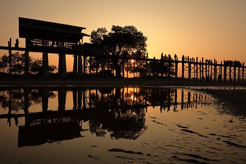 De U-brug bij zonsondergang