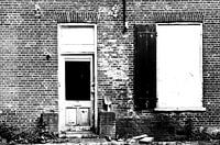 Deur en muur in zwart wit