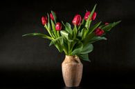 Stilleben mit roten Tulpen von Hanneke Luit Miniaturansicht