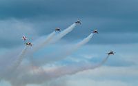 Patrouille de Suisse en action lors d'un meeting aérien. par Jaap van den Berg Aperçu