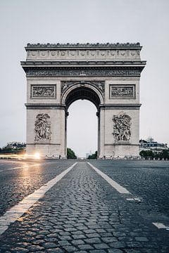 Arc de Triomphe, Paris, France by Lorena Cirstea