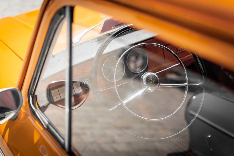 volant de l'ancienne voiture par Jim Plaum