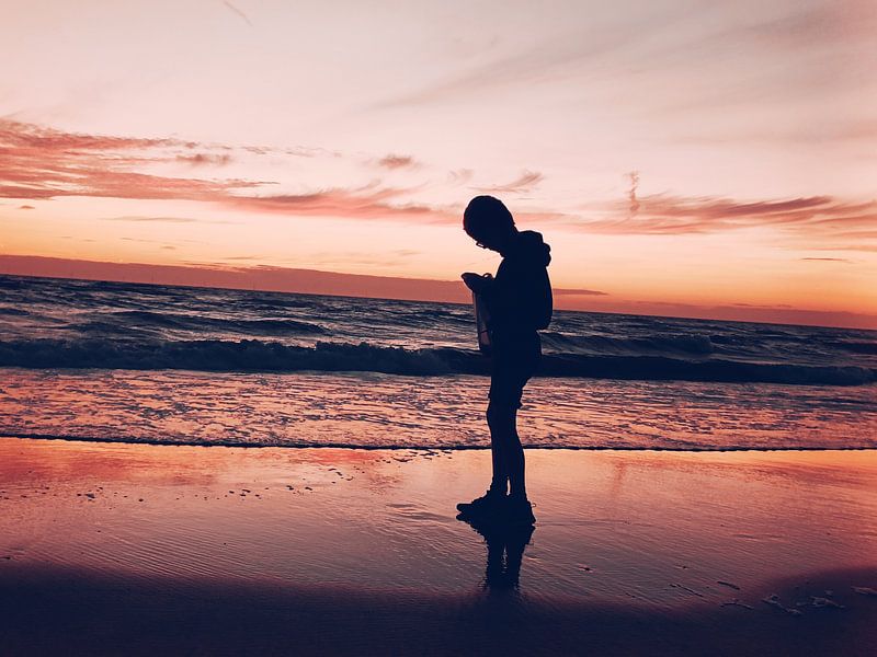 Sunset by the sea by Suzanne Gerrebrands
