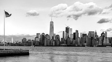 NY Downtown Manhattan (black and white) van Jeanette van Starkenburg