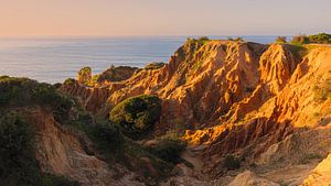 Sonnenaufgang am Praia da Marinha an der Algarve, Portugal