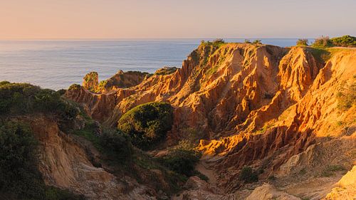 Sonnenaufgang am Praia da Marinha an der Algarve, Portugal von Henk Meijer Photography