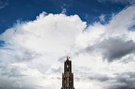 De Domtoren  in Utrecht tijdens Koningsdag 2016. van Margreet van Beusichem thumbnail
