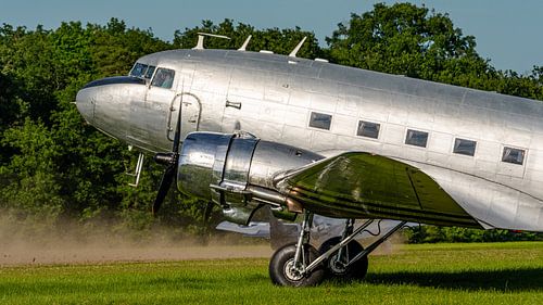 Douglas C-47B Skytrain. von Jaap van den Berg