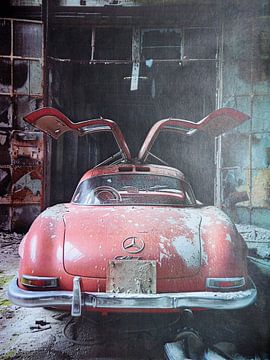 Mercedes Benz 300 SL rood achter in industriële hal van gm_designs