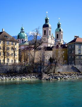 De kathedraal van Innsbruck aan de Inn van ManfredFotos