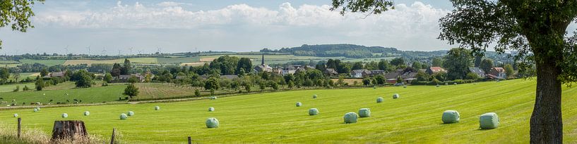 Panorama du village ecclésiastique de Holset dans le sud du Limbourg par John Kreukniet