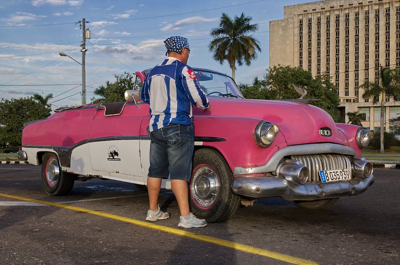 "Almendrones - La voiture classique de Cuba par arte factum berlin