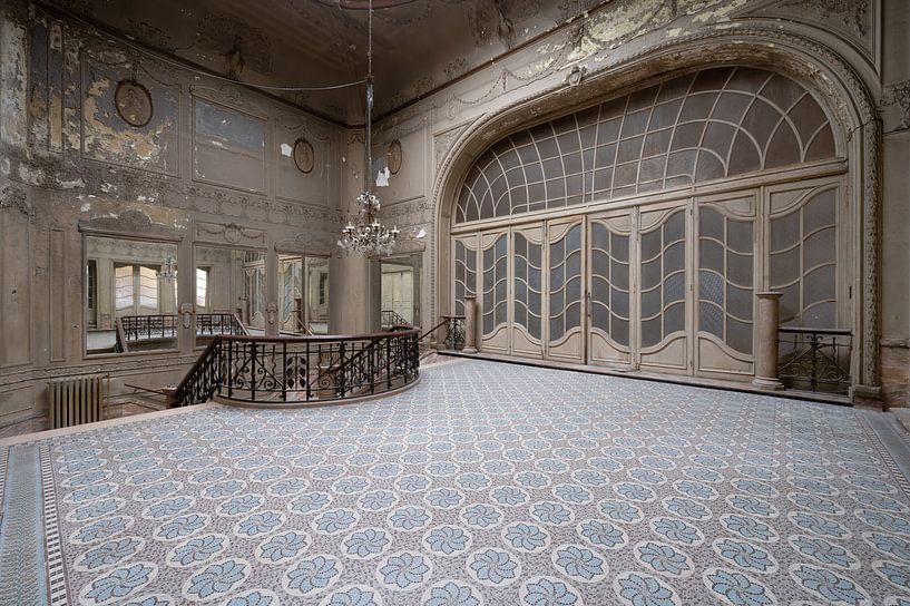 Cage d'escalier dans un vieux théâtre par Tim Vlielander
