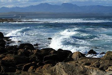 Ruige kust bij Mosselbaai Zuid-Afrika van Jan Roodzand