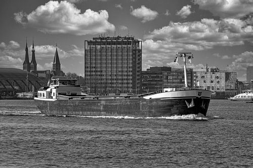 Binnenvaartschip op het IJ