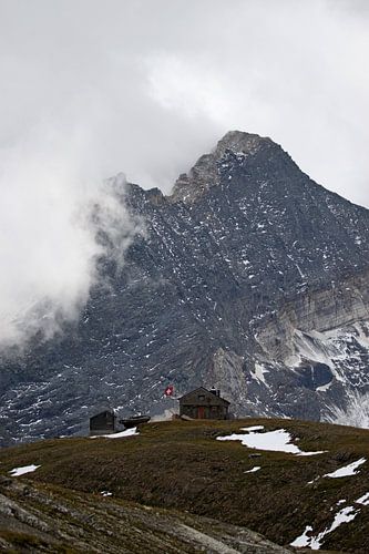 Refuge isolé dans les Alpes suisses