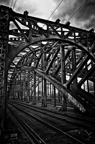 Stalen spoorbrug ingang