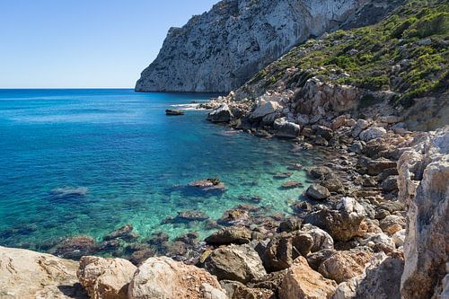 Turquoise zeewater en kliffen, Peñón de Ifach