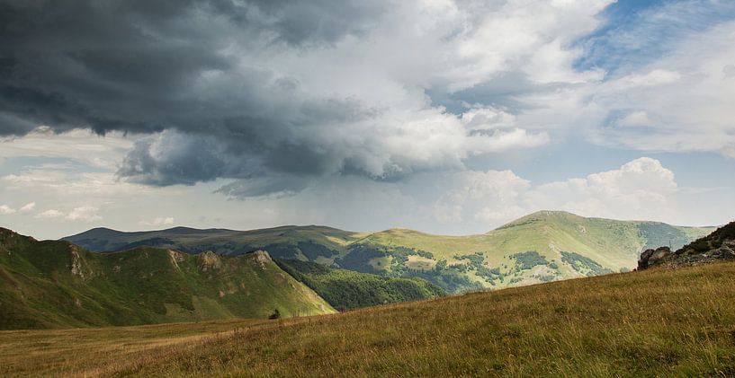 Storm boven Montenegro van Gerard Burgstede