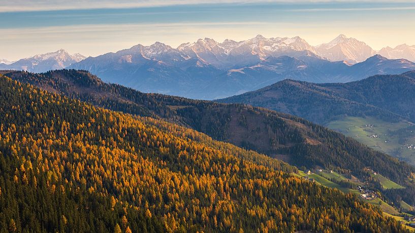 Zonsopkomst in de Dolomieten in Italië van Marga Vroom