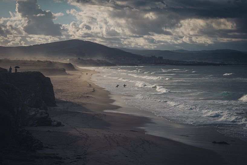 La côte sauvage de Galice avec les surfeurs, Espagne par Bart Hageman Photography