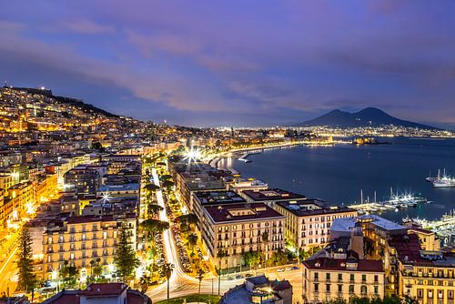 NEAPEL Mediterrane avondsfeer