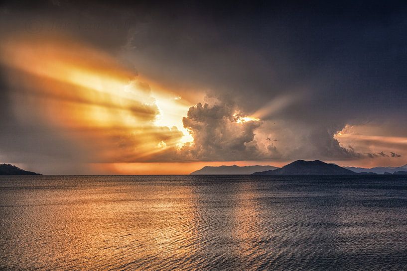 onder gaande zon aan de kust von jan van Welt