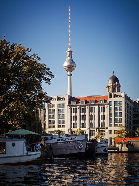 Berlin – Fernsehturm / Historischer Hafen von Alexander Voss