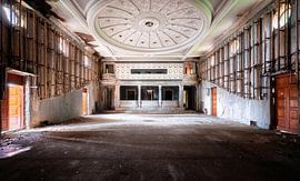 Grand théâtre abandonné. sur Roman Robroek - Photos de bâtiments abandonnés