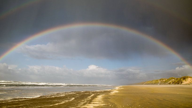 Regenboog op het strand. von Robert Moeliker
