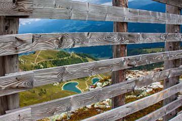 Een houten hek op het Speiereck van Christa Kramer