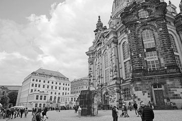 Dresden - Frauenkirche en Coselpalais (zwart-wit) van t.ART