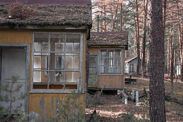Schoolkamp terrein vlakbij Chernobyl van Tim Vlielander