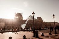 Stimmungsvolle Aufnahme des Louvre in Paris von Stefanie van Beers Miniaturansicht