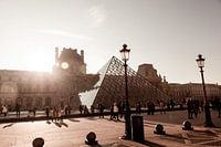 Sfeervolle foto van het Louvre in Parijs