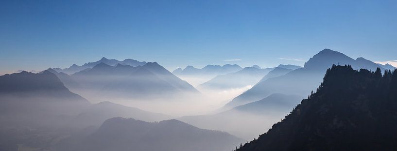 Misty Valleys van Manfred Schmierl