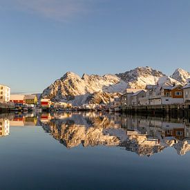 Ochtendzon op Henningsvaer van Danielle Kramer